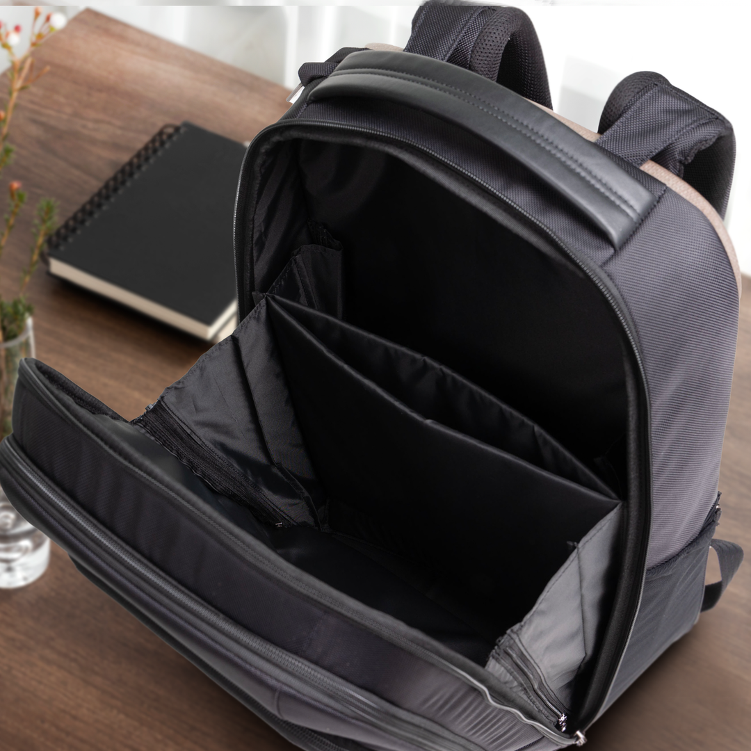 Duravo Venture Full backpack open storage