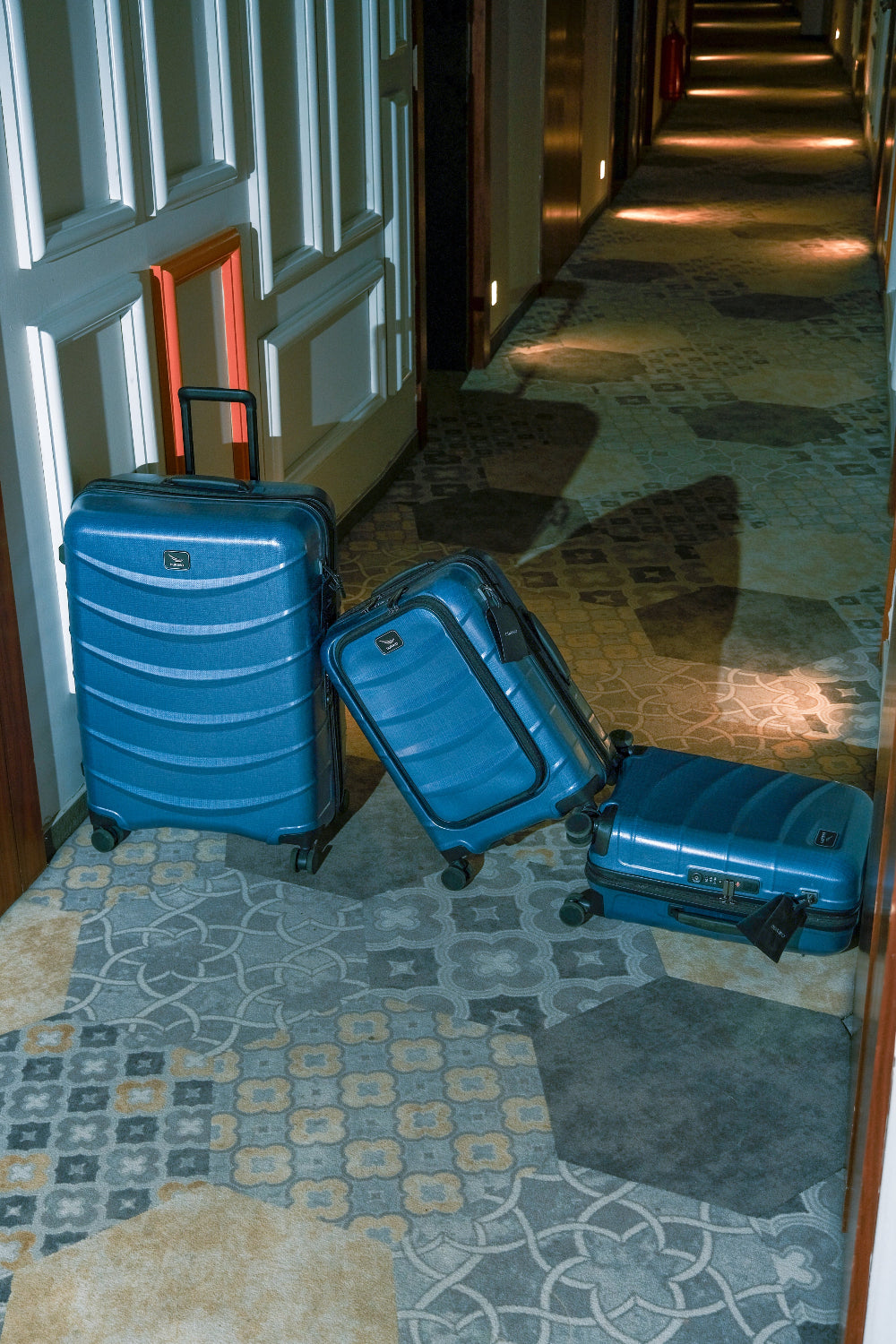 Adventurer Checked Luggage & Check-In Travel Set - Premium 2-Piece Luggage Bundle